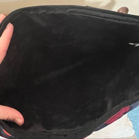 Betsey Johnson Betseyville Floral Laptop Bag - Picture 5 of 13